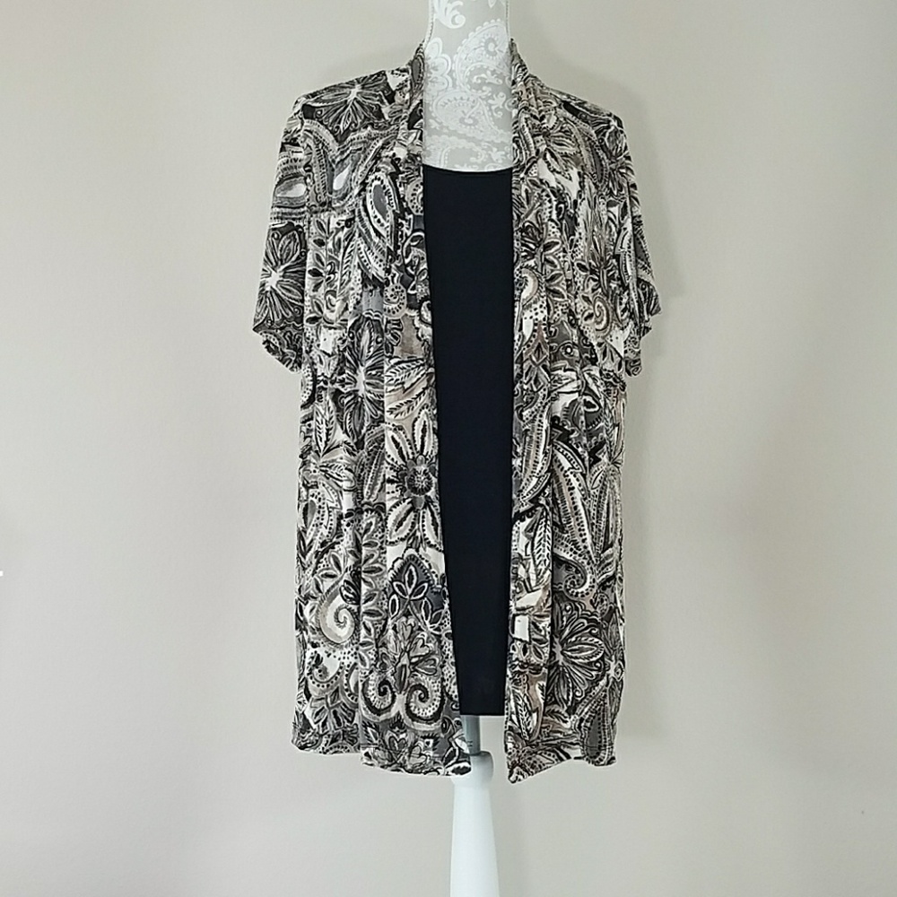 Laura Scott 2X black tank with shell blouse 20/22